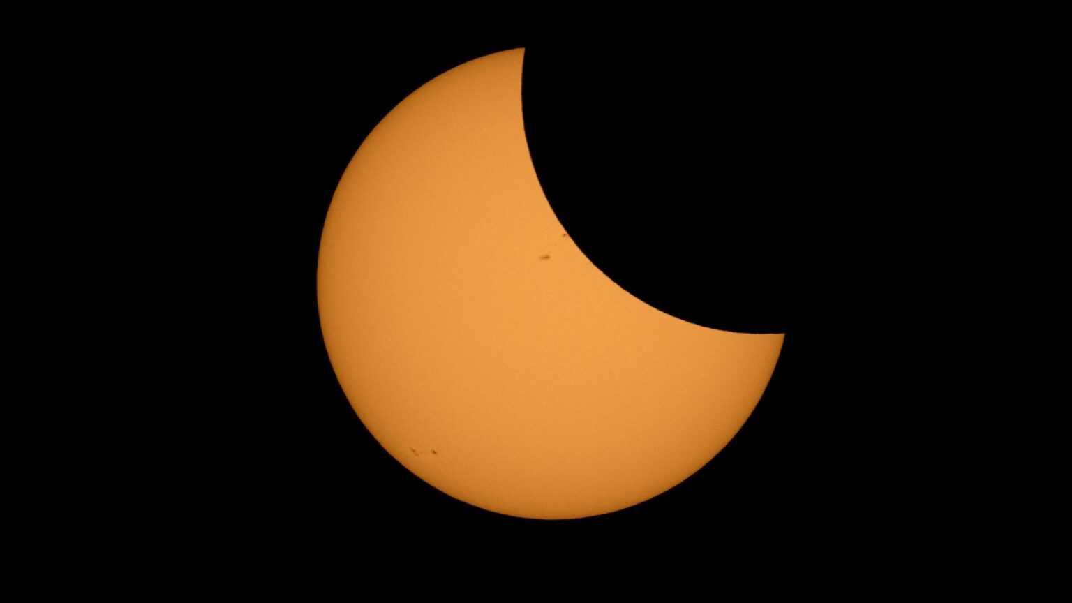 2017-partial-eclipse-NASA-Bill-Ingalls-1536x864